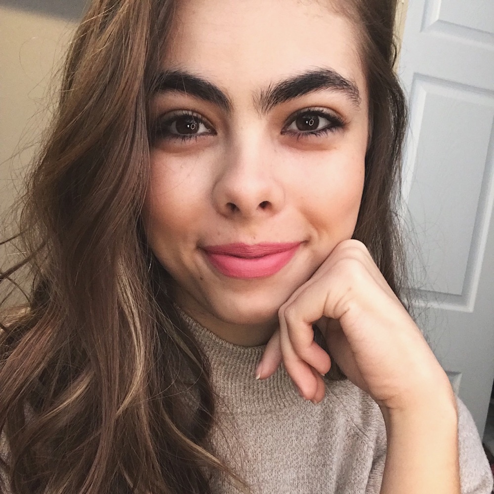 Meet your Posher, Alicia